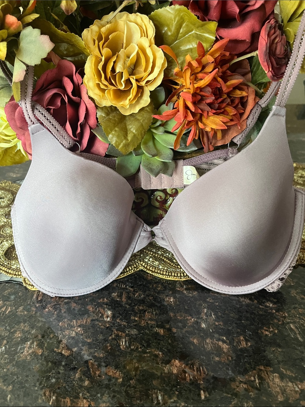 Jessica Simpson Light Mauve Molded T-Shirt With Lace Trim Bra Slight Padding 38C